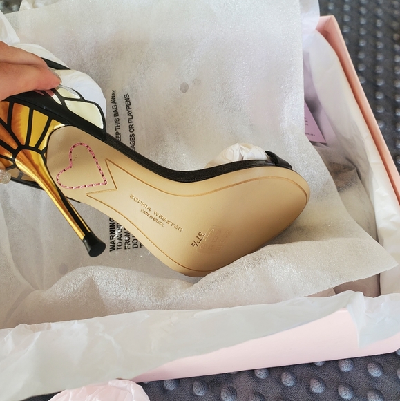 NWT RARE *SOLD OUT * Butterfly Wing CHIARASandle - Picture 9 of 9